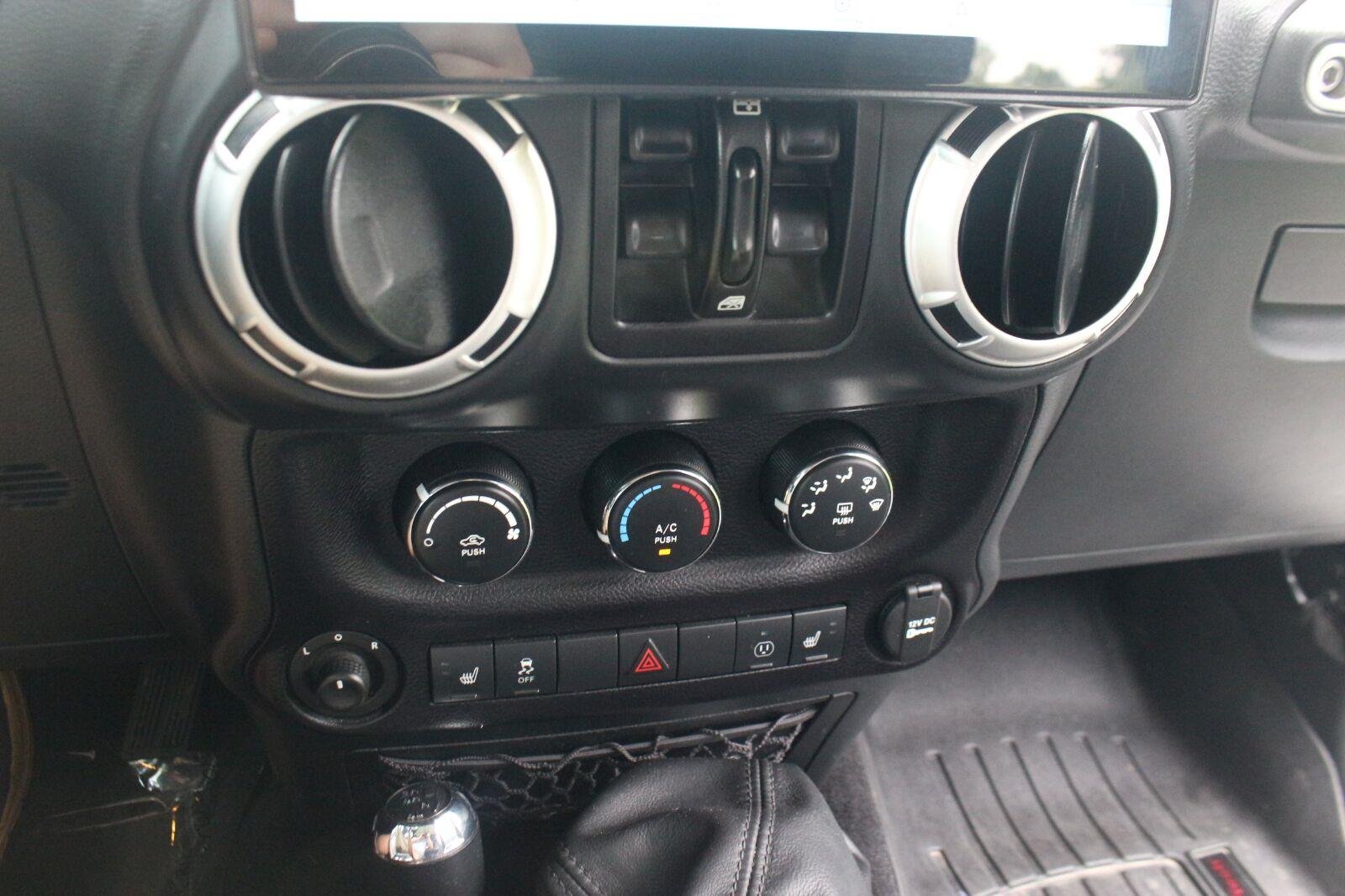 Used 2016 Black Jeep Rubicon image 25