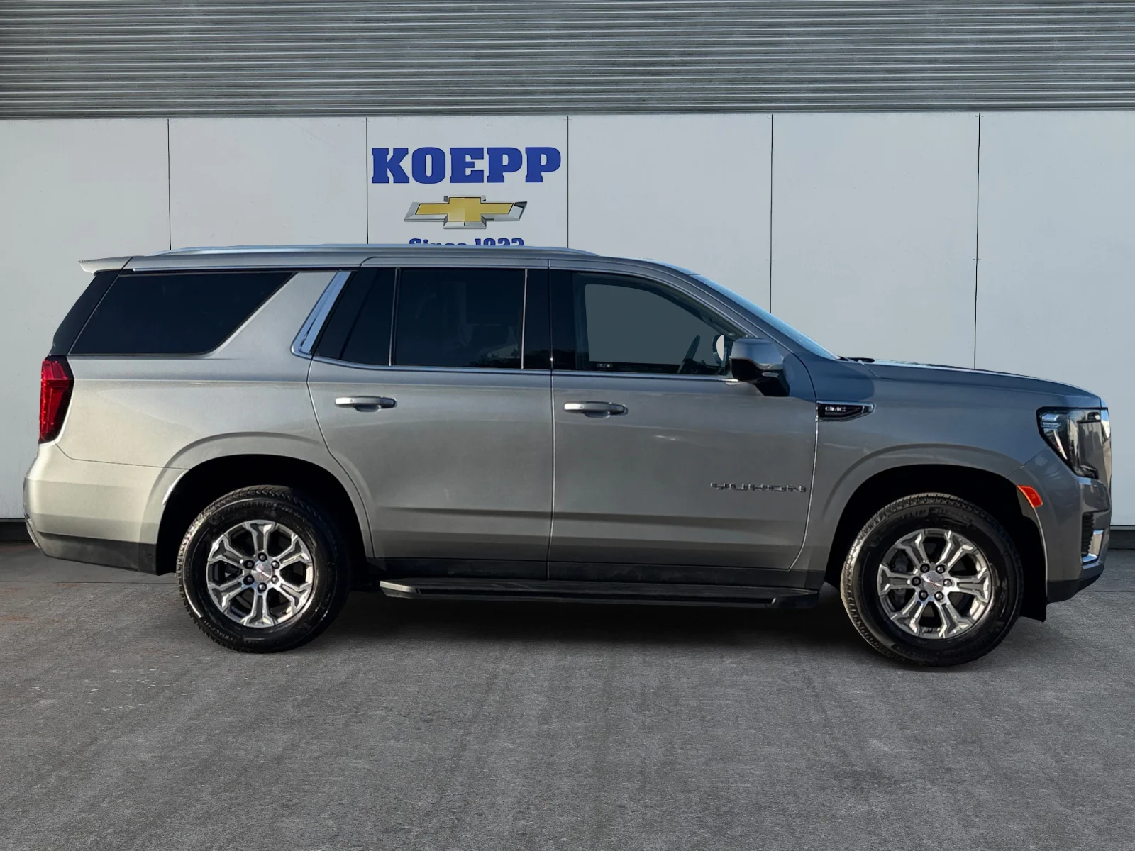 Used 2024 Sterling Metallic GMC SLE image 6