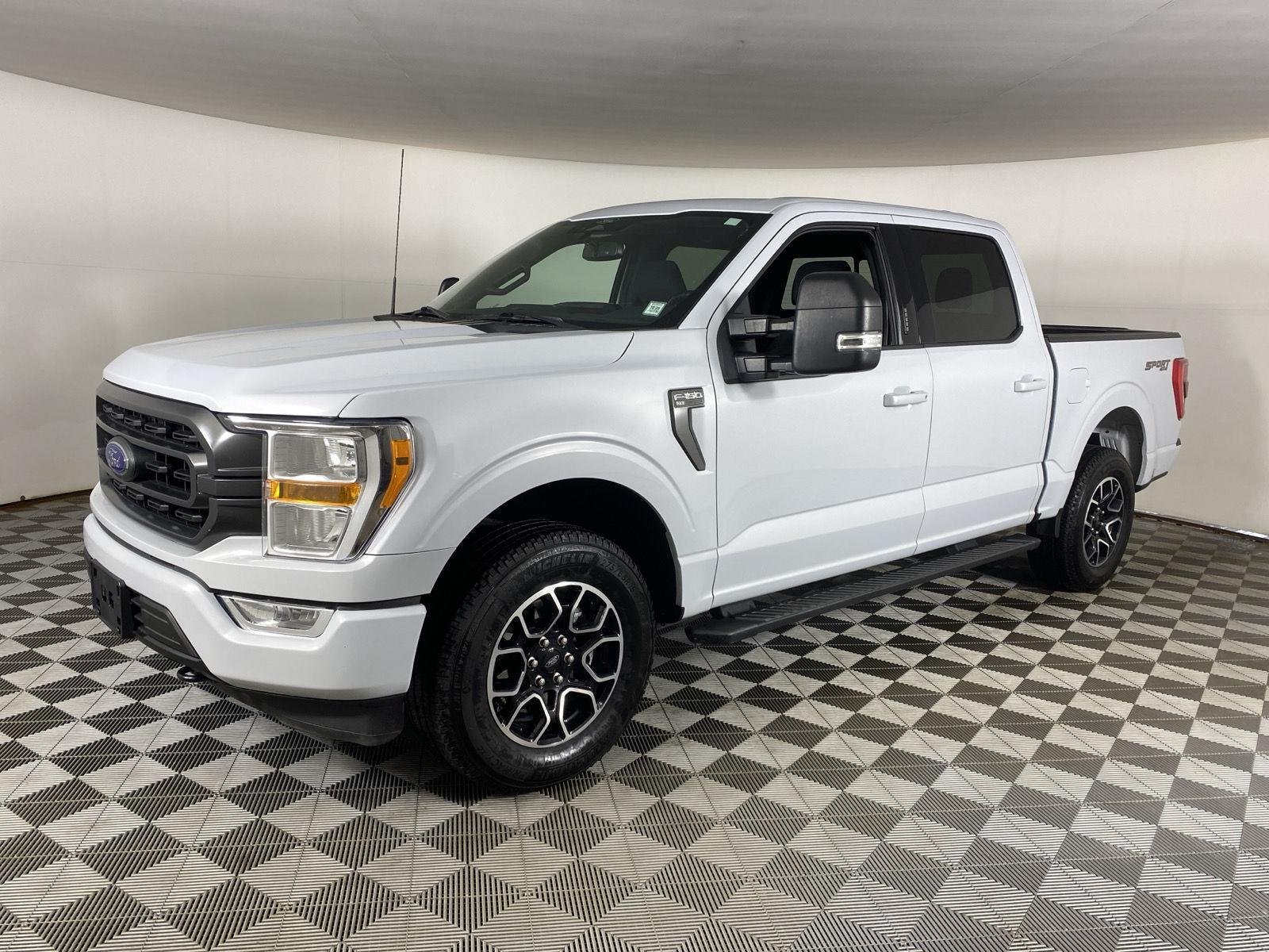 Used 2022 Space White Ford  image 4