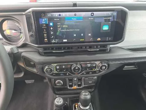 Used 2025 Anvil Clearcoat Jeep Sahara image 11