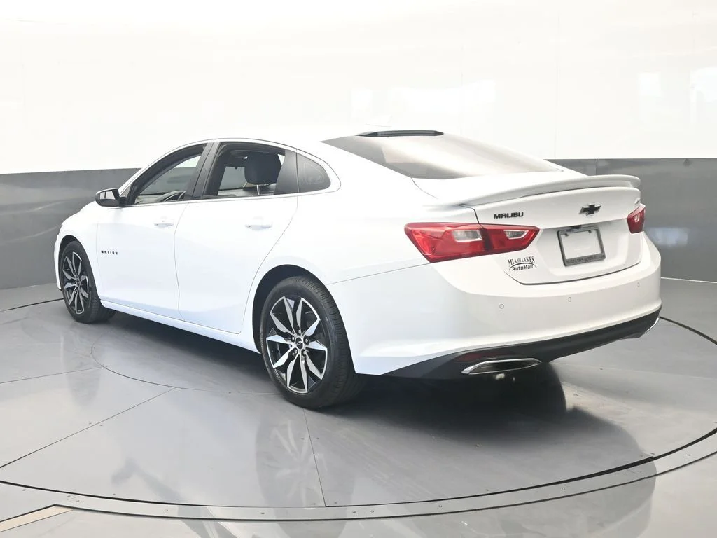 Used 2024 Summit White Chevrolet RS image 3