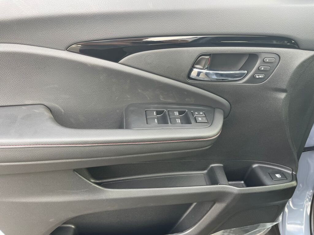 New 2026 Sonic Gray Pearl Honda Black Edition image 7