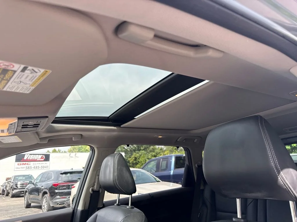 Used 2021 Gray Nissan Platinum image 25