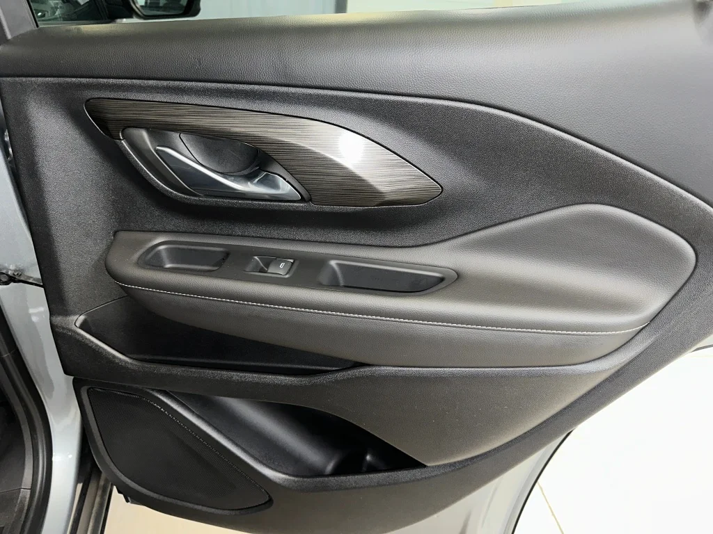 Used 2023 Sterling Metallic GMC SLE image 30