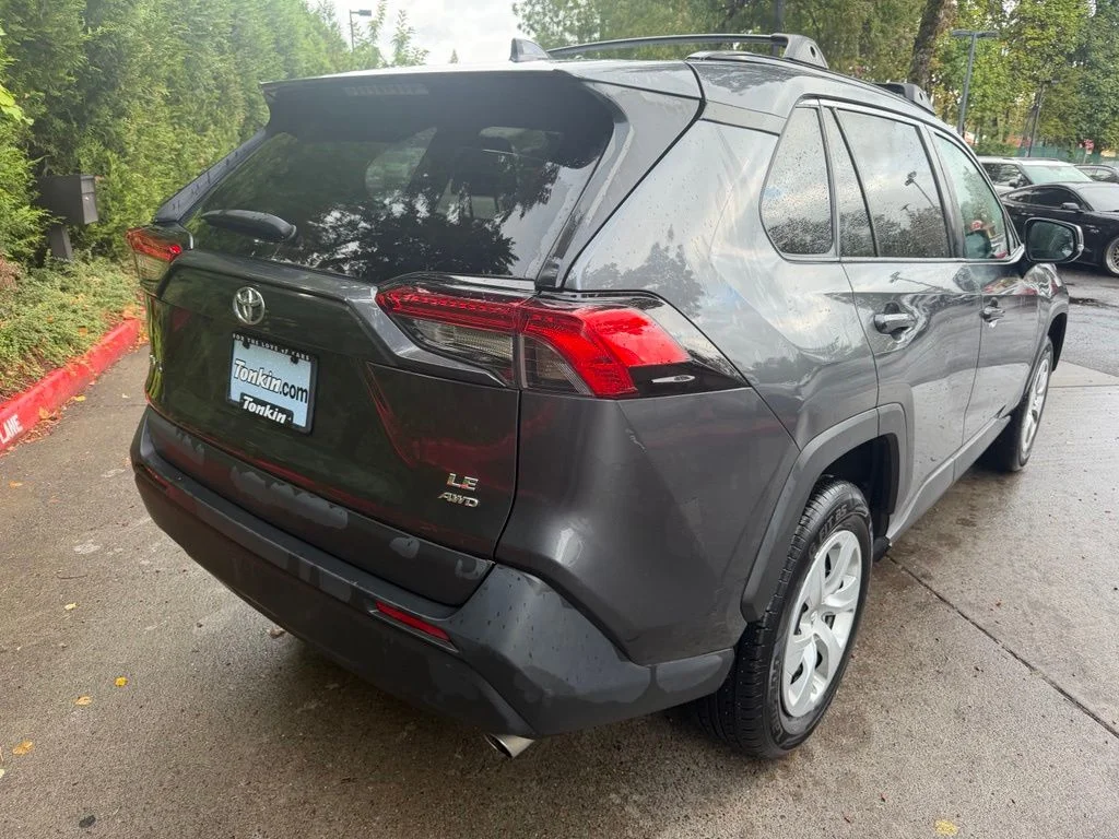 Used 2020 Magnetic Gray Metallic Toyota LE image 4