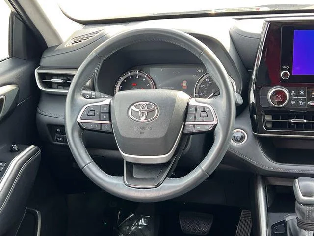 2025 Toyota Highlander LE - Photo 45