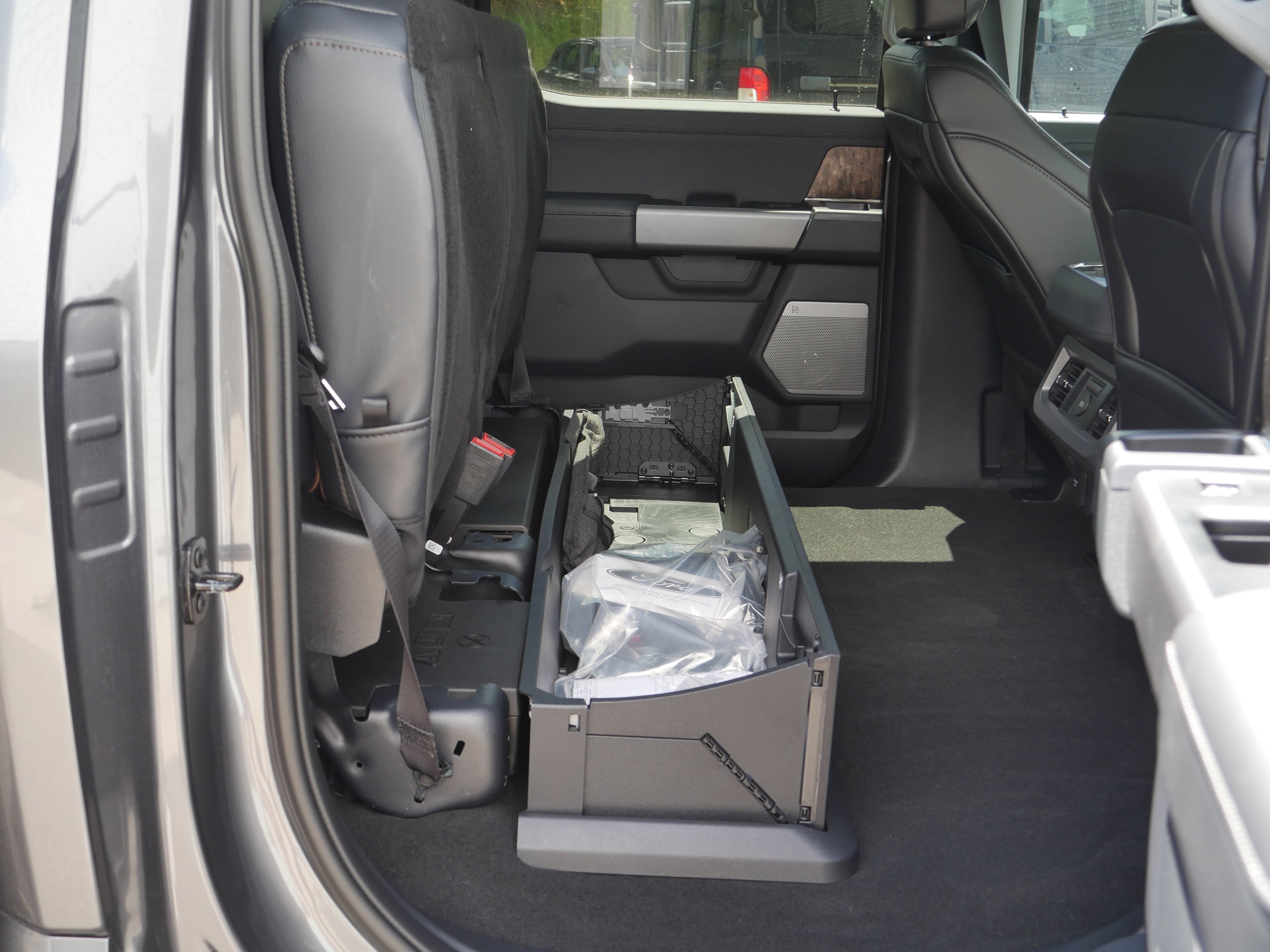 New 2026 Carbonized Gray Metallic Ford F-350® Lariat® image 35