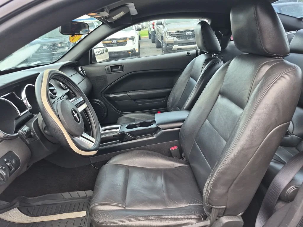 Used 2006 Black Ford V6 image 11