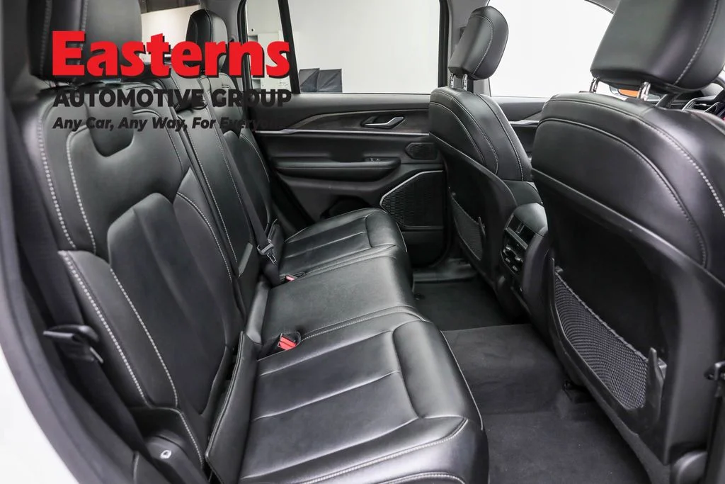 Used 2022 White Jeep 4xe image 21