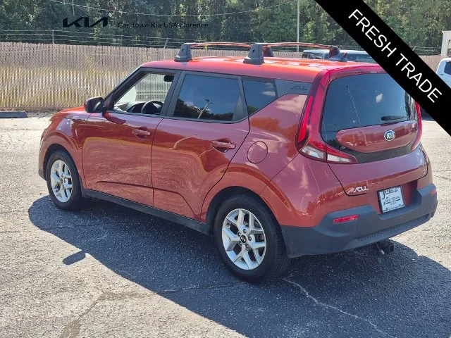 Used 2021 Orange Kia S image 5