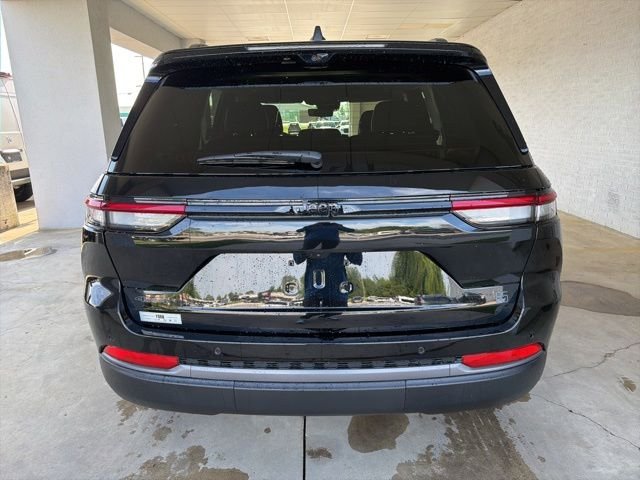New 2026 Diamond Black Crystal Pearl-Coat Exterior Paint Jeep 85th Anniversary Edition image 4