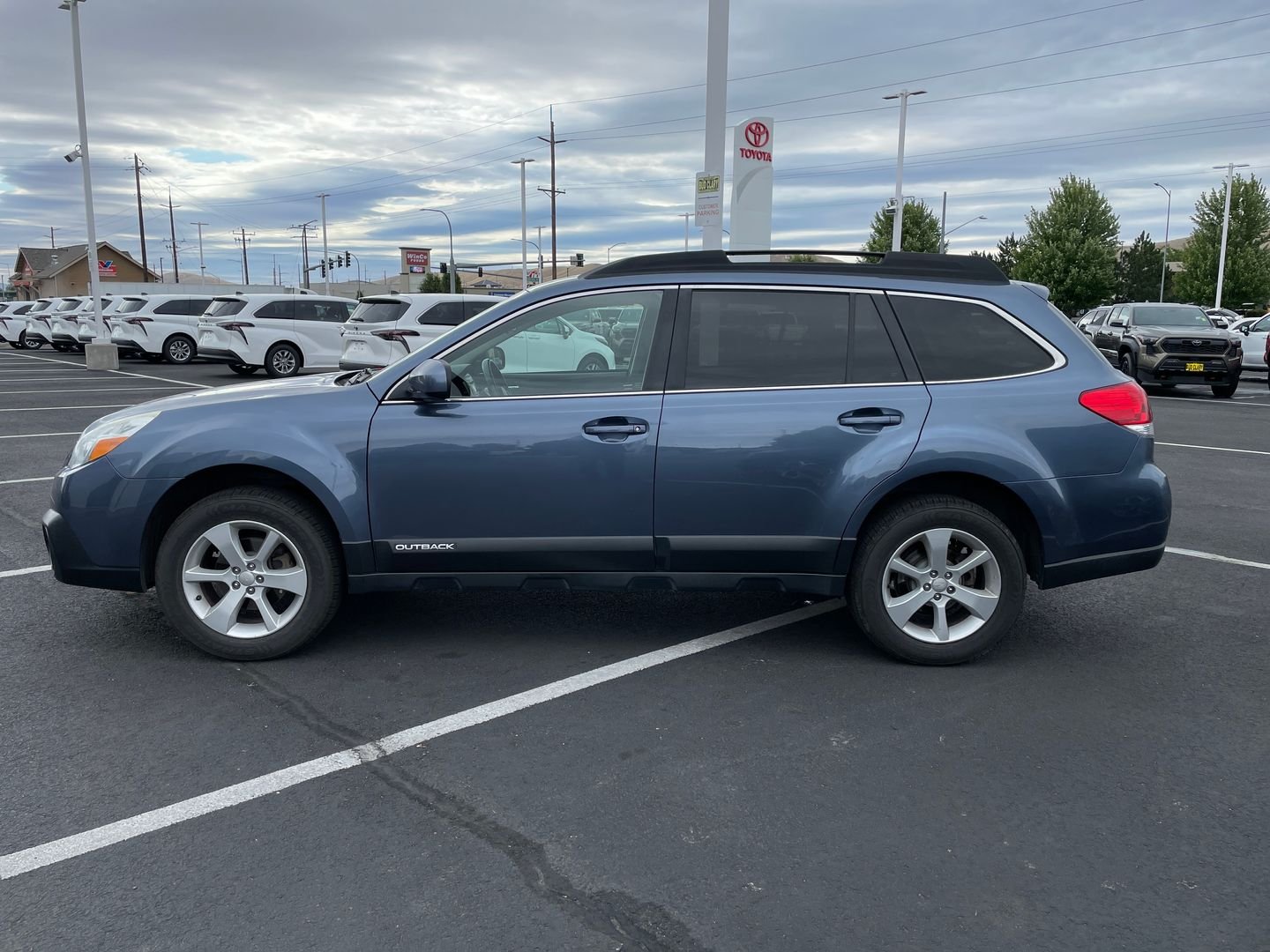Used 2013 Blue Subaru 2.5i Premium image 6