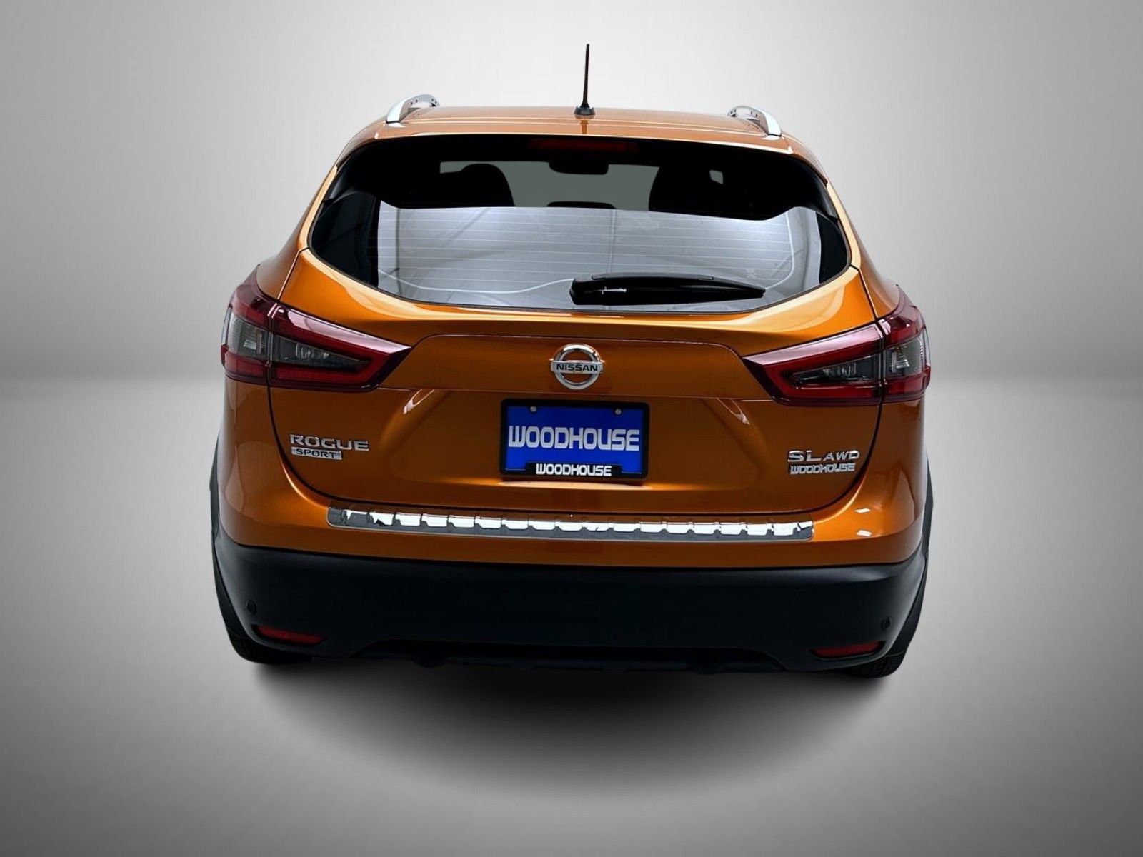 Used 2022 Orange Nissan SL image 6