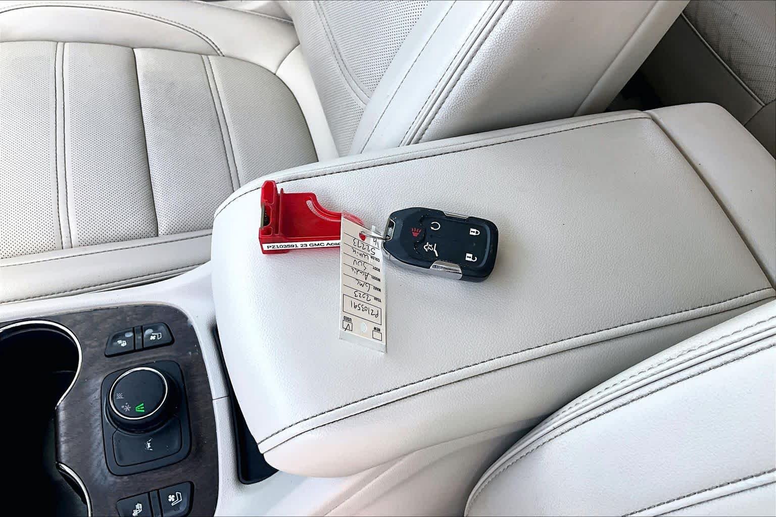 Used 2023 White Frost Tricoat GMC Denali image 15