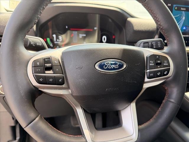 Used 2025 Agate Black FORD Active image 9
