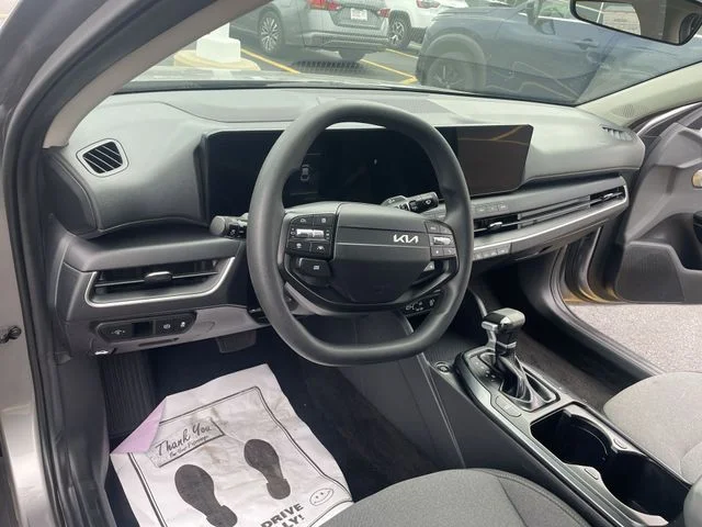 2025 Kia K4 LXS - Photo 18