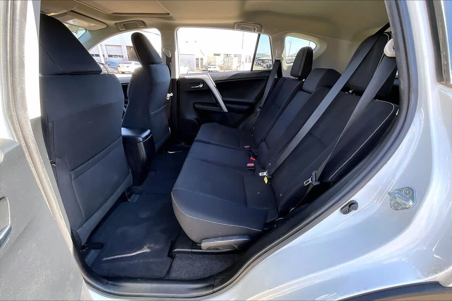 Used 2016 Super White Toyota XLE image 20