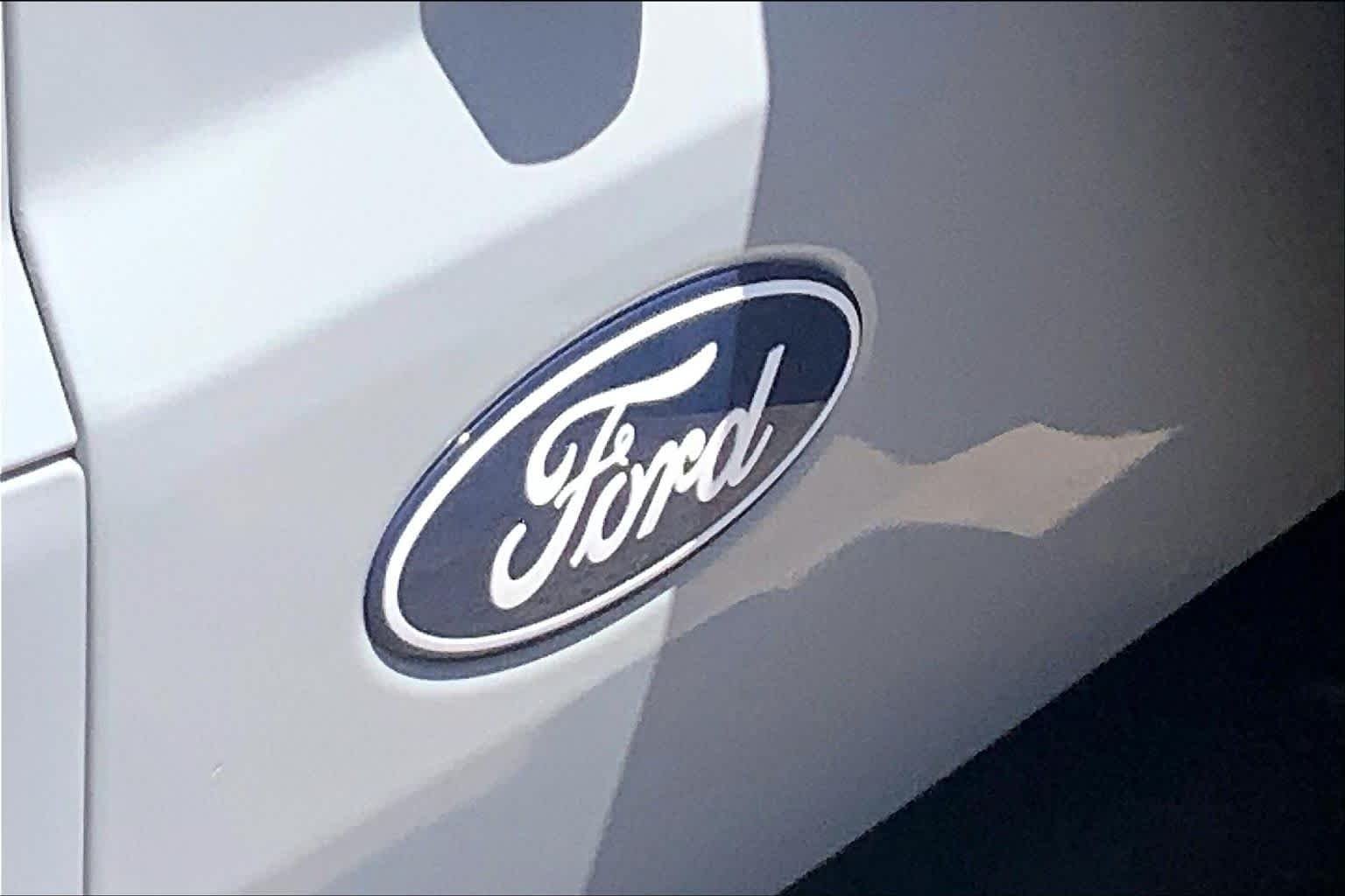 New 2026 Avalanche Gray Ford Outer Banks® image 15