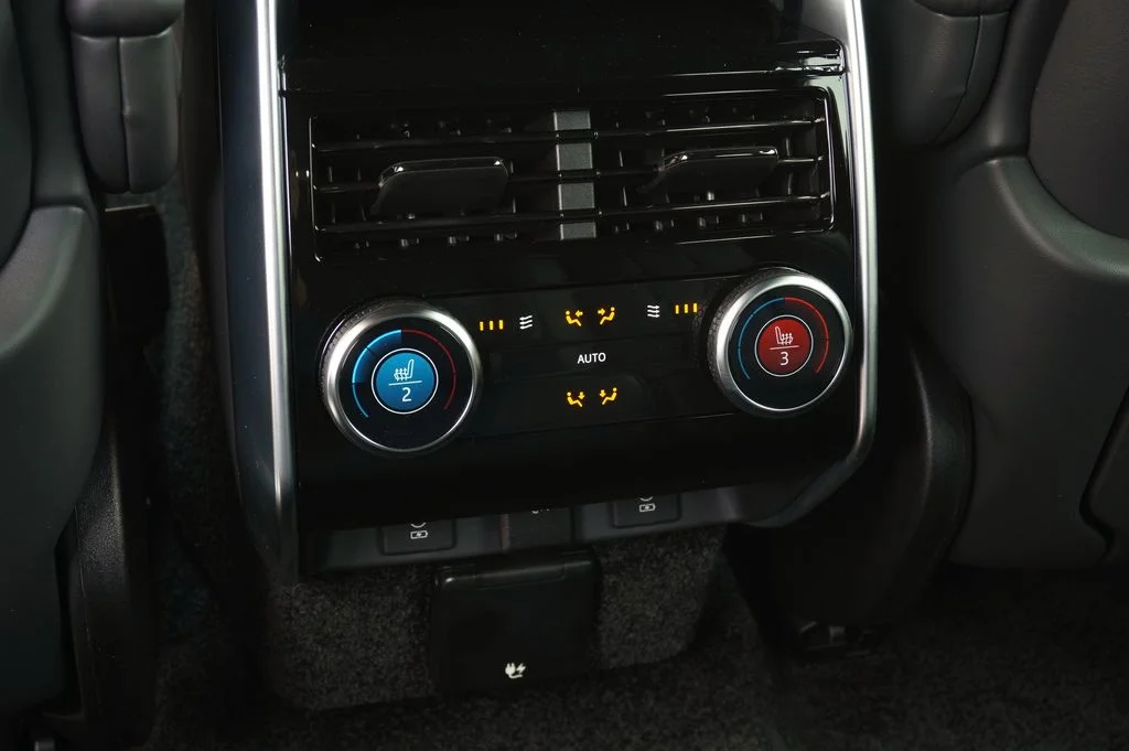 New 2026 Carpathian Grey Land Rover SE image 39