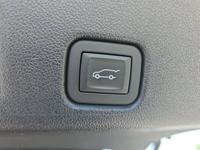 Used 2025 Silver GMC Denali image 15