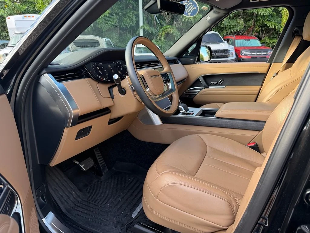 Used 2025 Black Land Rover SE image 10