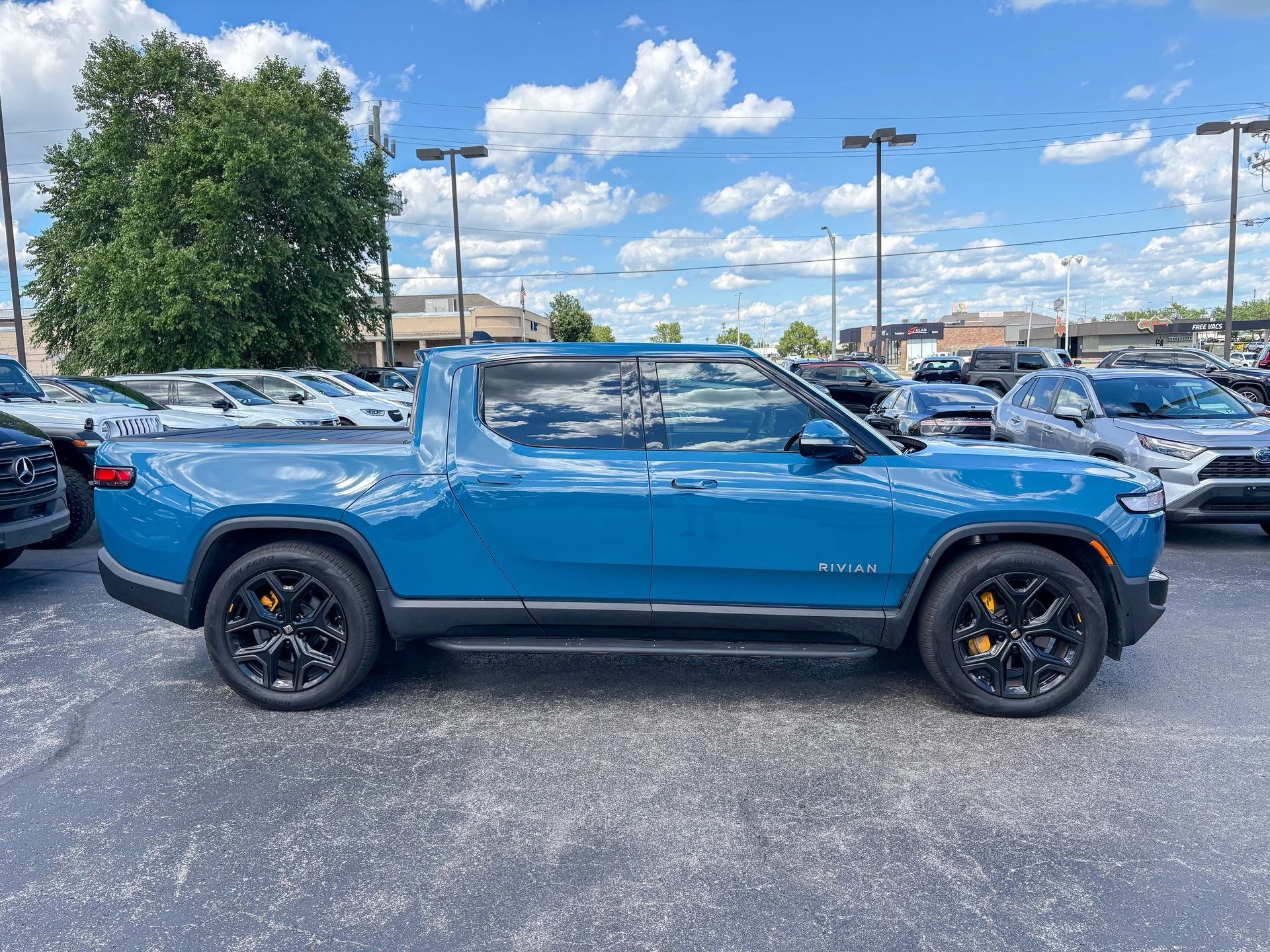 Used 2022 Blue Rivian Adventure image 9