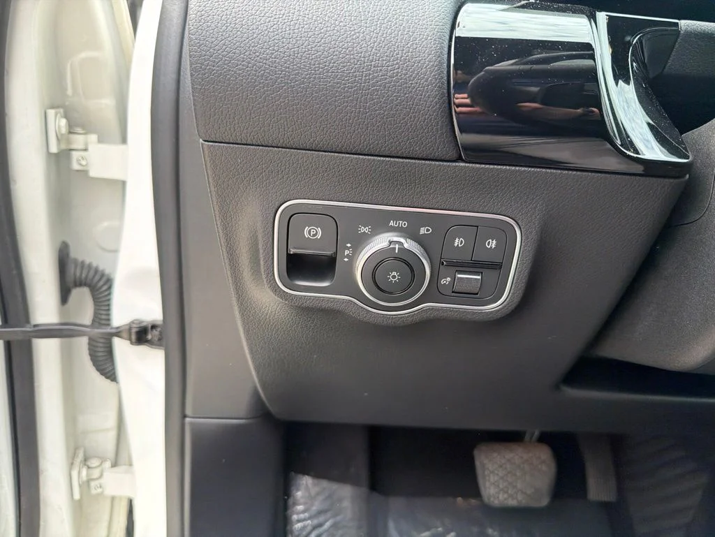 Used 2021 White Mercedes-Benz GLA 250 image 7