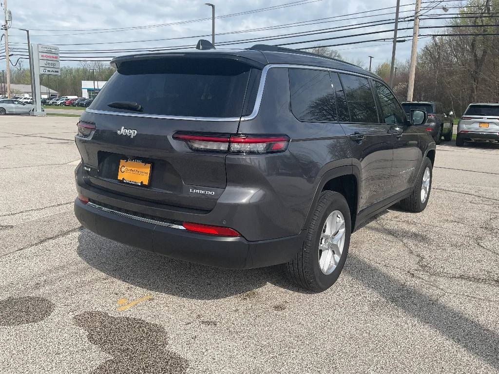 Used 2024 BALTIC GRAY METAL Jeep Laredo X image 7