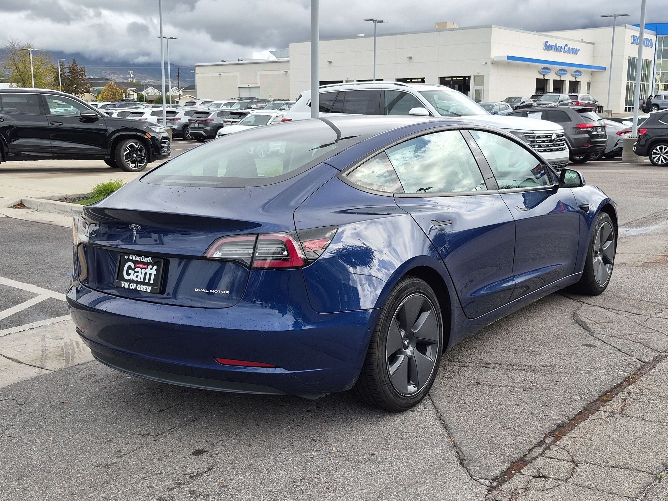 Used 2022 Deep Blue Metallic Tesla Long Range image 3