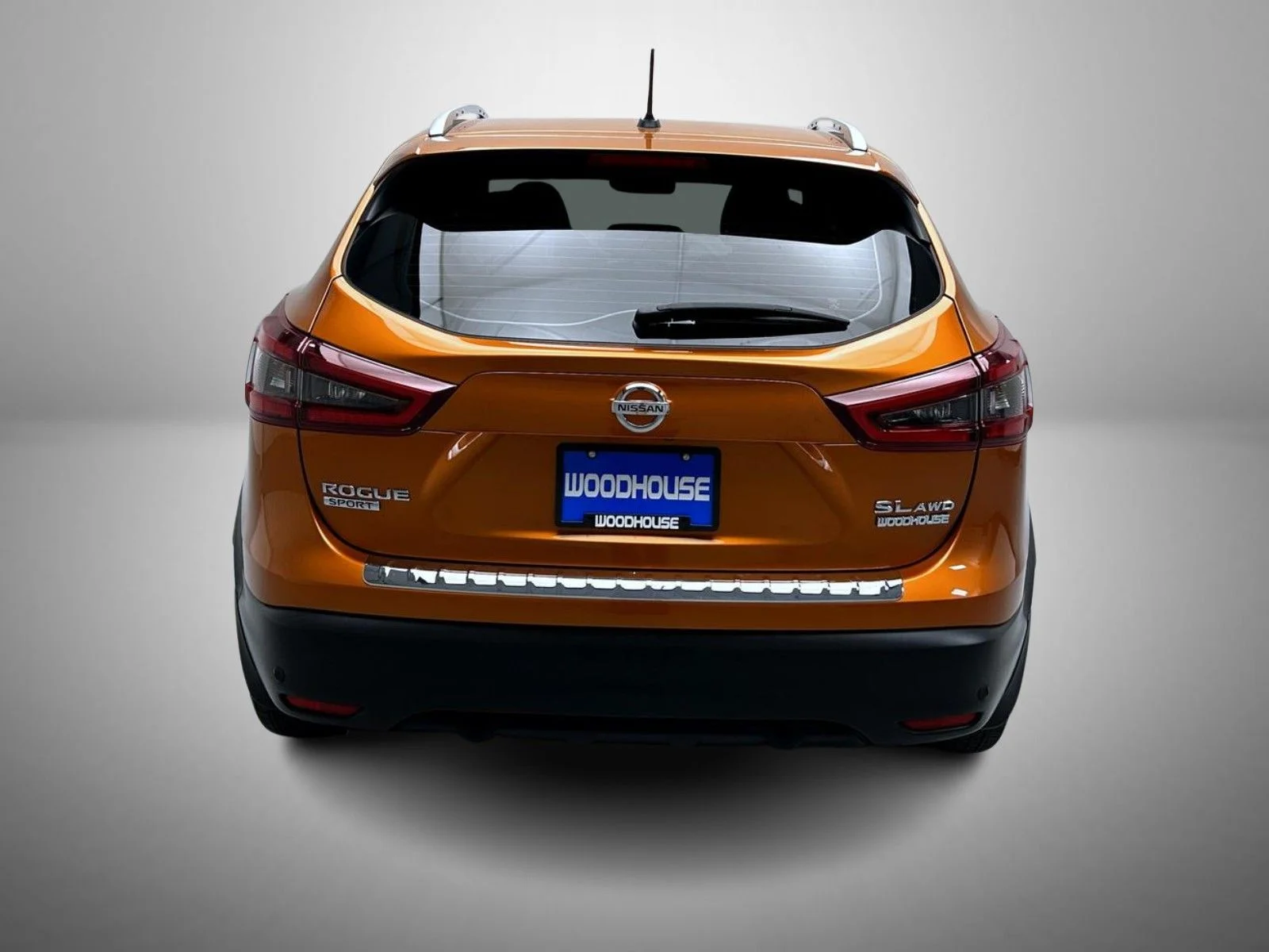 Used 2022 Orange Nissan SL image 6