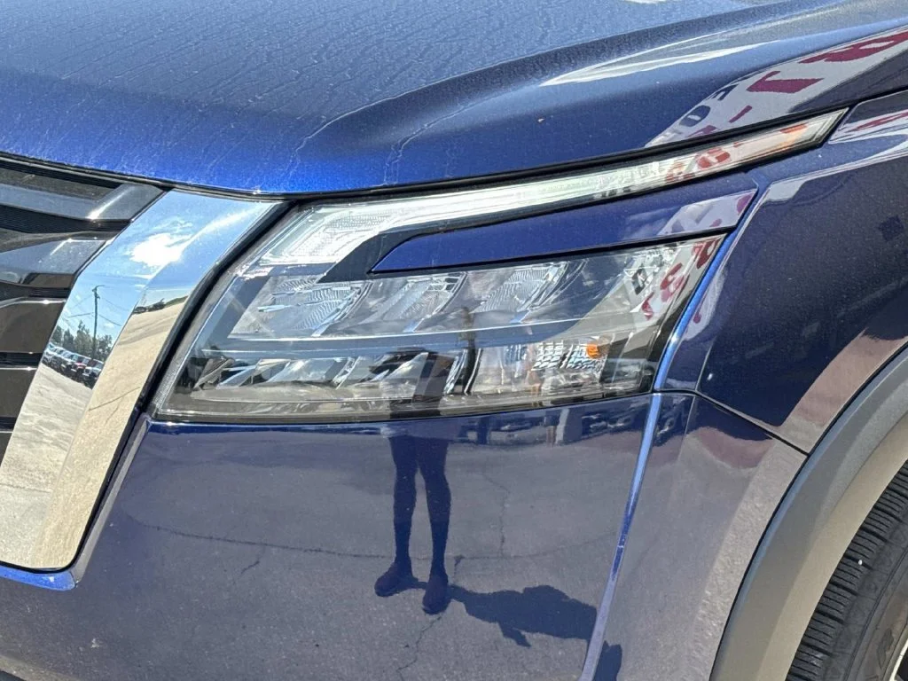 Used 2025 Blue Nissan SV image 5
