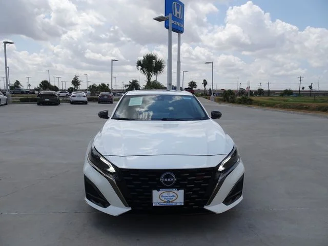 Used 2024 Pearl White Nissan 2.0 SR image 2