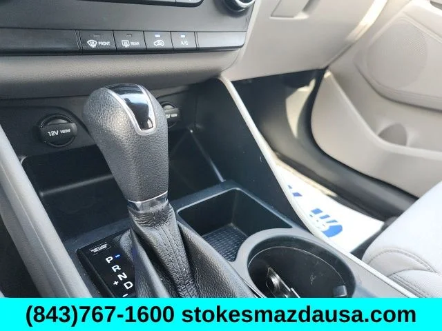 Used 2020 White Hyundai SE image 30