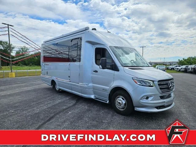 Used 2019  Mercedes-Benz Standard Roof V6 image 1