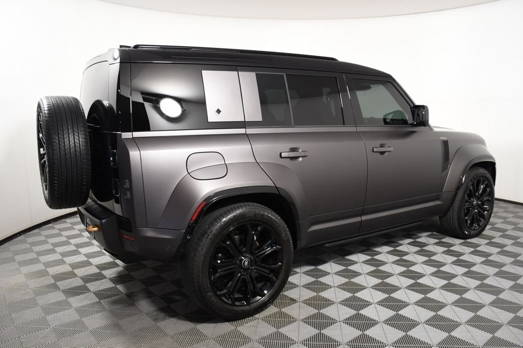 Used 2025 Charente Grey Metallic Land Rover OCTA image 7