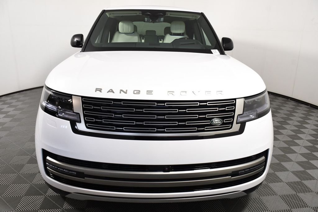 New 2026 Ostuni Perl Wh Land Rover SE image 10