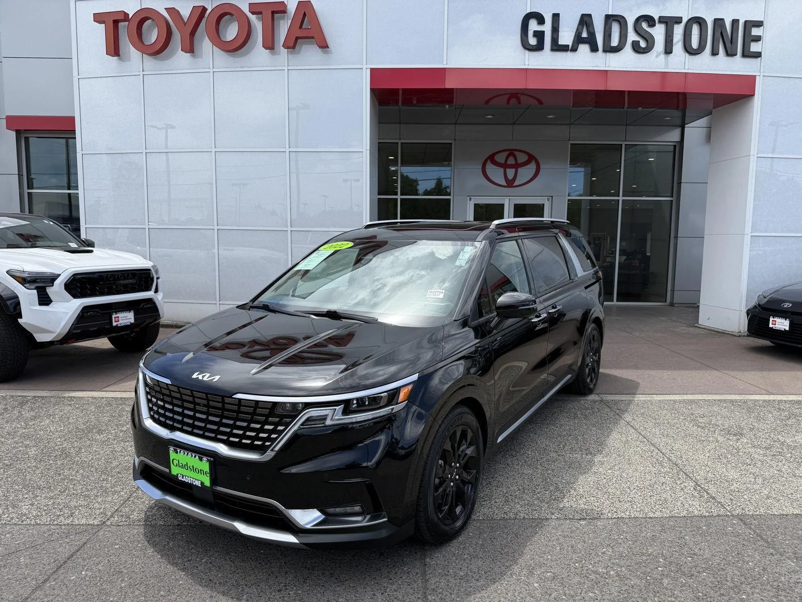 Used 2022 Aurora Black Kia SX Prestige image 1