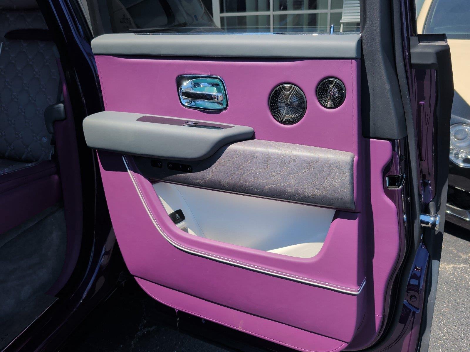 Used 2025 Belladonna Purple Rolls-Royce  image 32