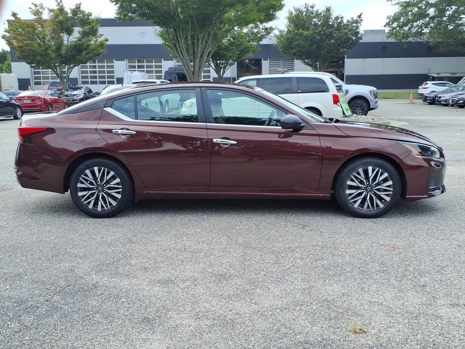 Used 2024 Garnet Pearl Metallic Nissan 2.5 SV image 7