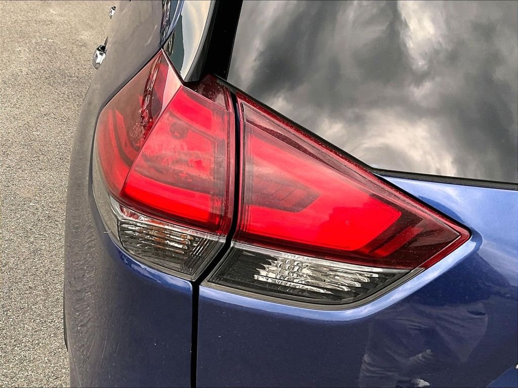Used 2019 Caspian Blue Metallic Nissan SV image 31