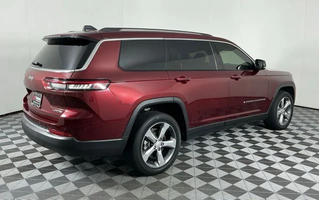 Used 2021 Velvet Jeep Limited image 7