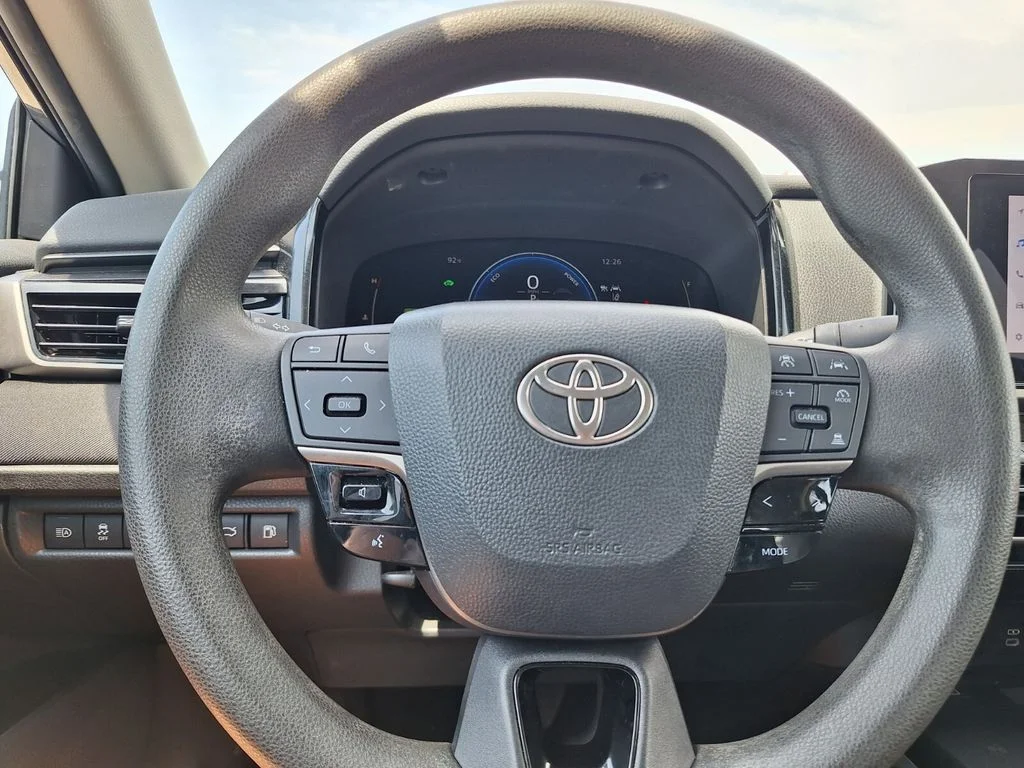 2025 Toyota Camry LE - Photo 18