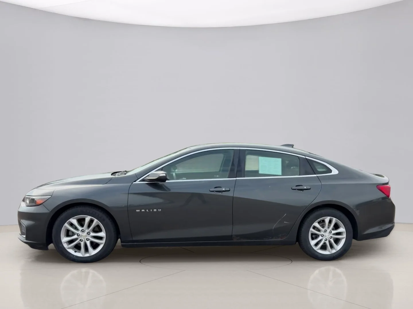 Used 2018 Gray Chevrolet LT image 2