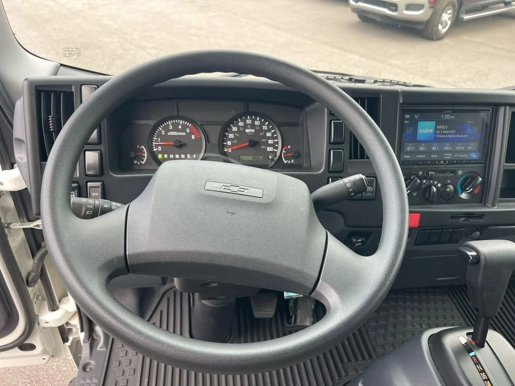 Used 2024 Arc White Chevrolet 1WT image 11