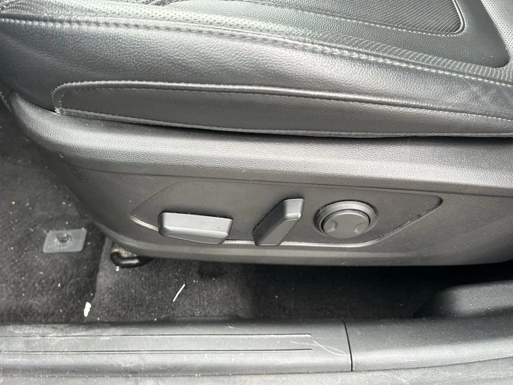 Used 2023 Gray Hyundai SEL image 25