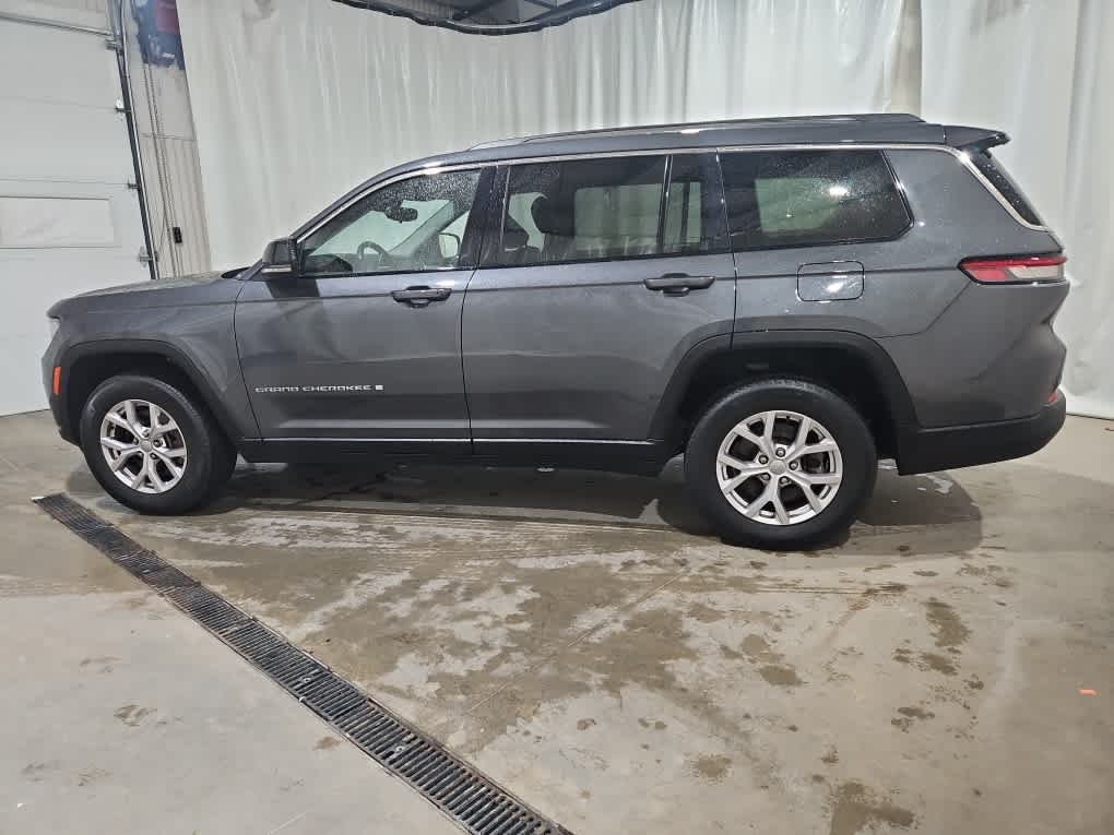 Used 2021 Metallic Jeep Limited image 4