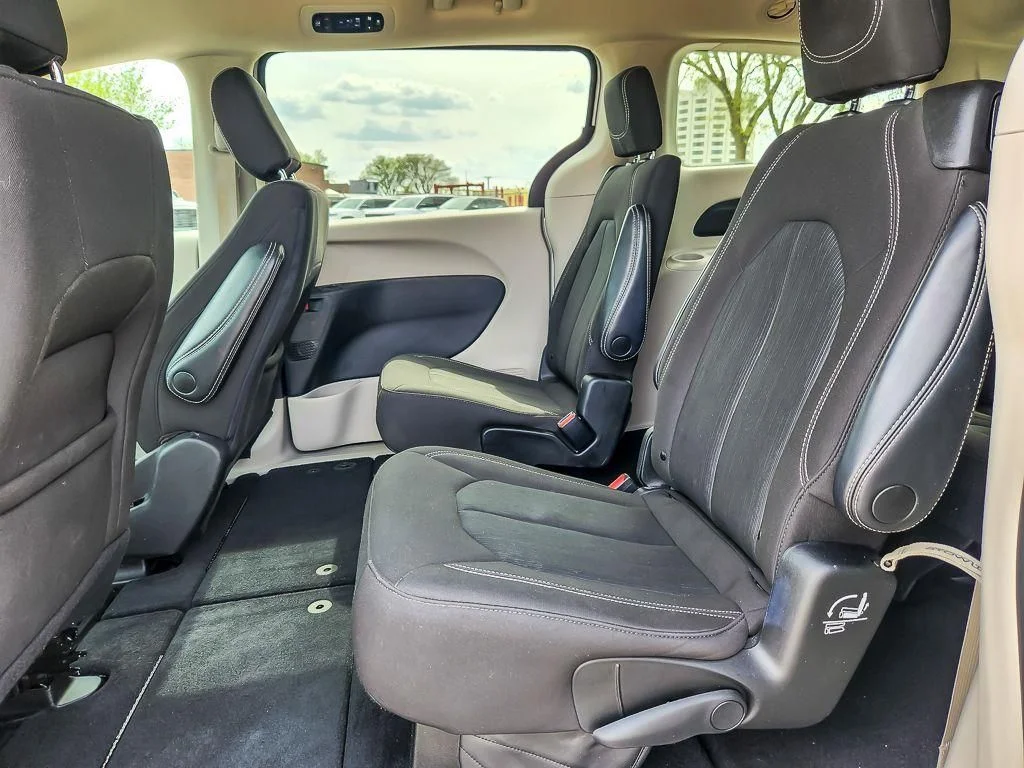 Used 2023 Silver Chrysler LX image 11
