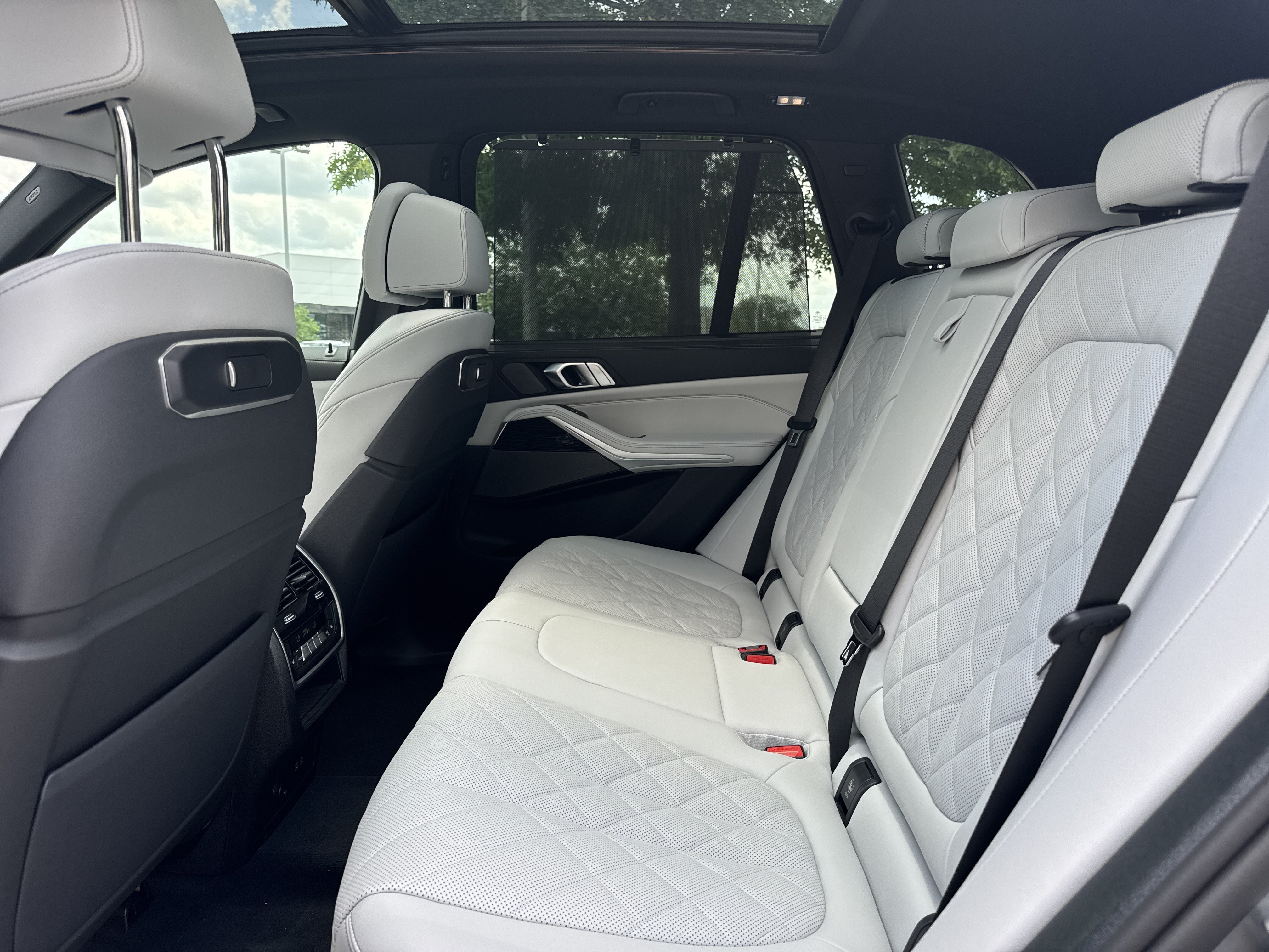 New 2026 SKYSCRAPER GREY BMW xDrive40i image 11
