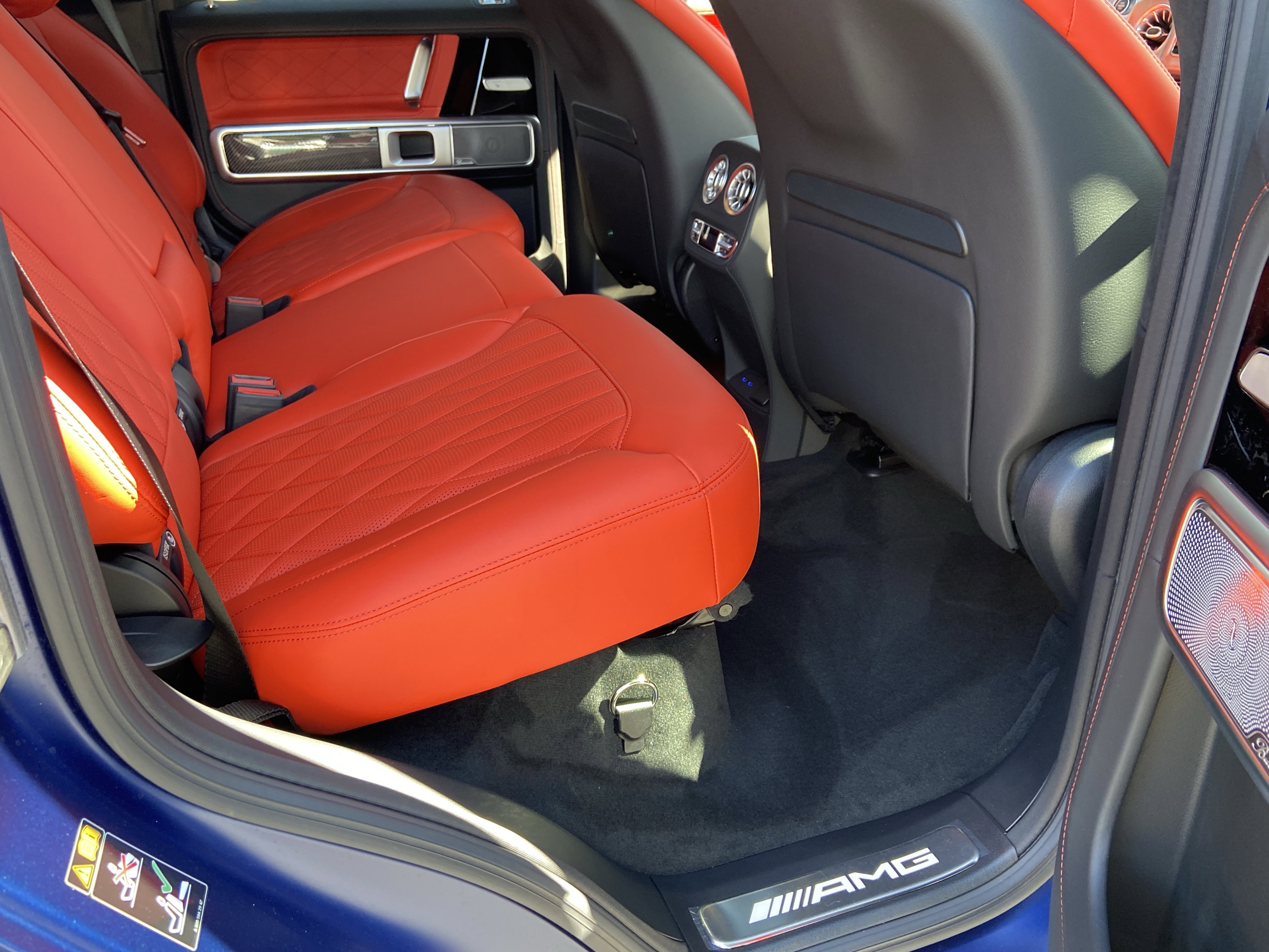 New 2026 MANUFAKTUR Exclusive Brilliant Blue Magno Mercedes-Benz AMG® G 63 SUV image 38