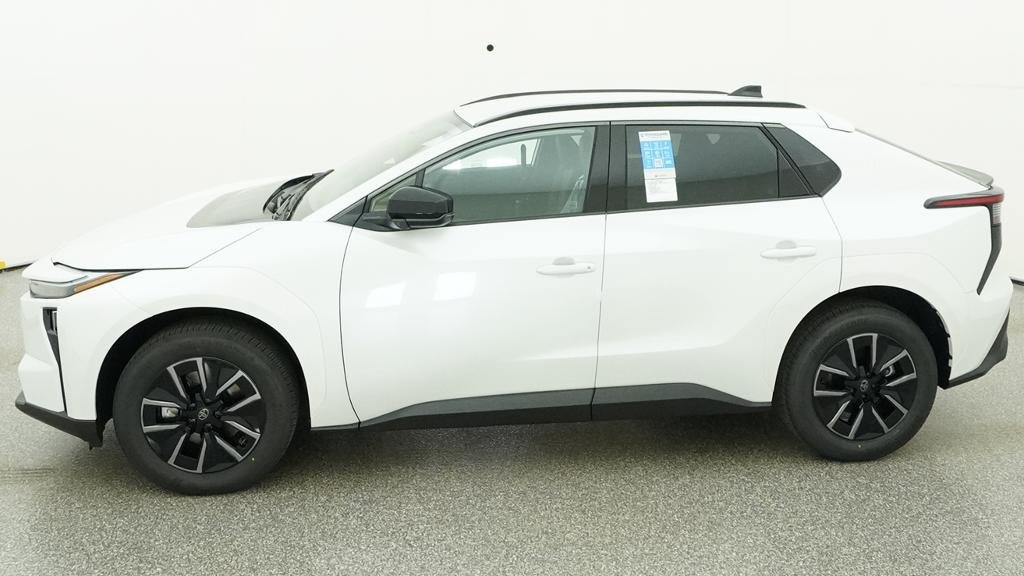 New 2026 Wind Chill Pearl Toyota XLE image 3